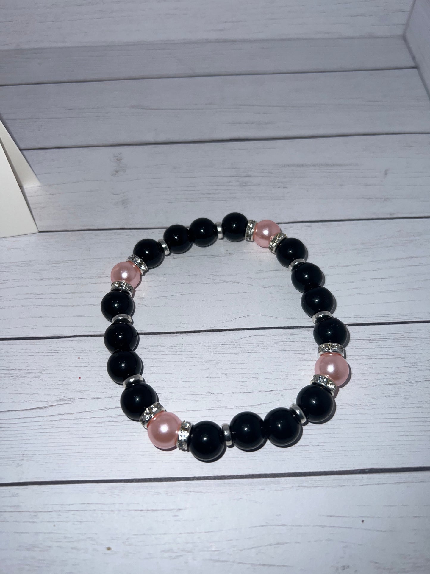 7-3/4 inch glass bead bracelet